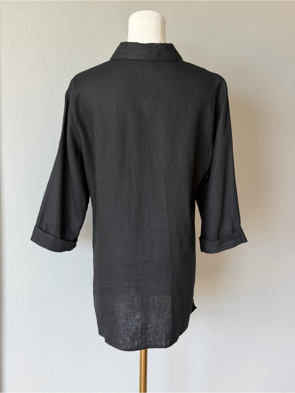 Edward Black Linen-Rayon Embroidered Floral Button-Down Tunic Shirt - 8/S - Picture 4 of 12